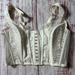 Victoria's Secret Dream Angels cream Lace Corset size Medium DD hooks in back.